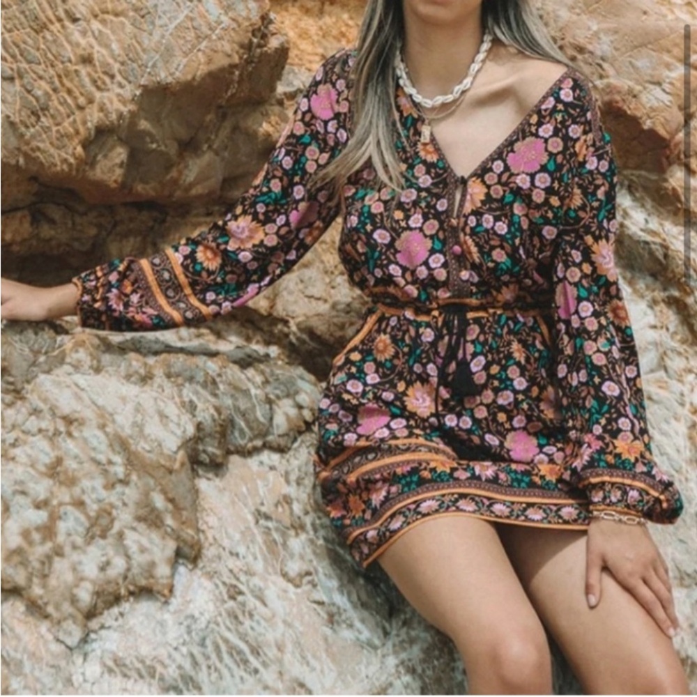 Spell & The Gypsy Folktown

Playdress in Wintergarden